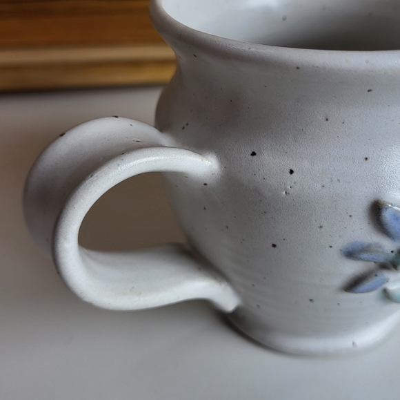 10oz White Speckled Floral Pottery Mug - Picture 5 of 10